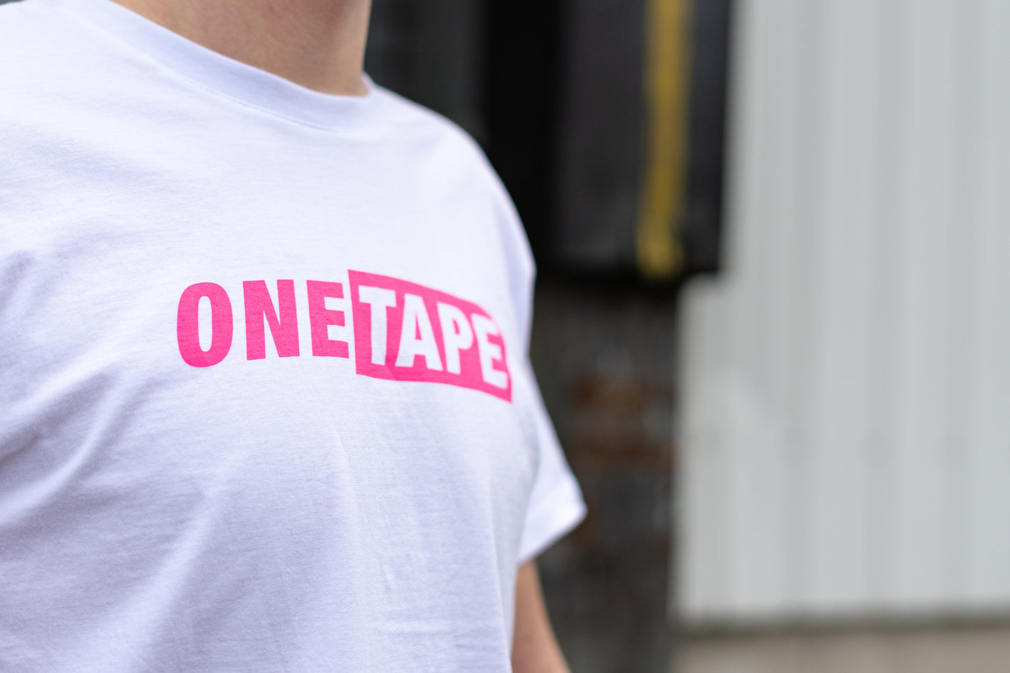 T-Shirt weiß - pinker Schriftzug