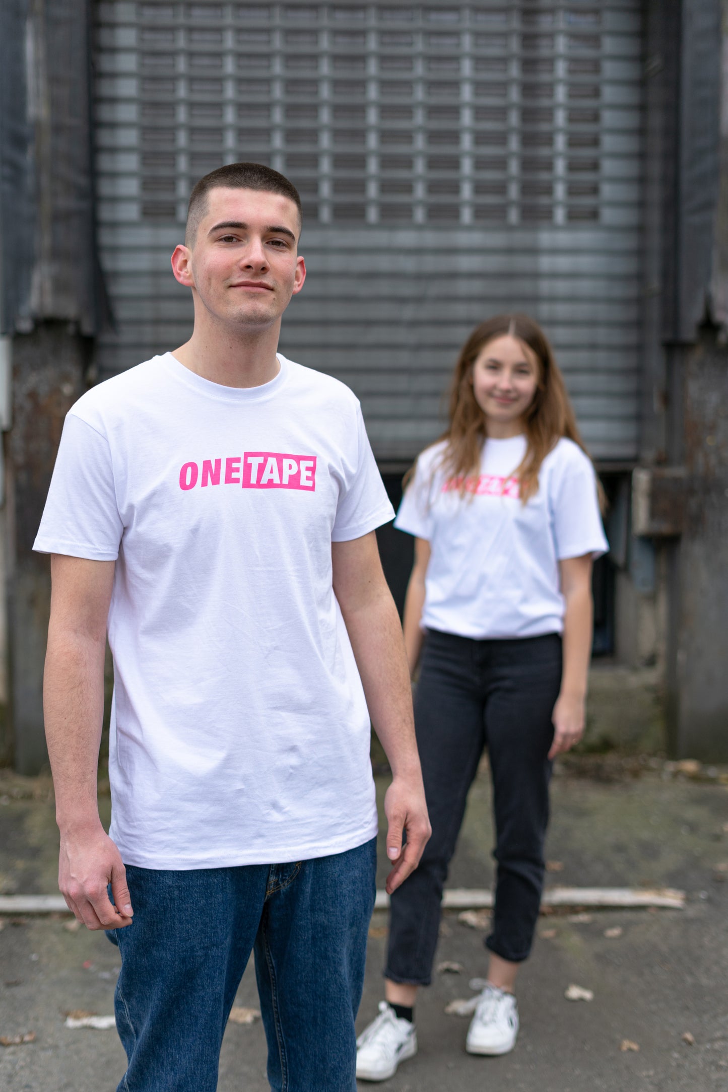 T-Shirt weiß - pinker Schriftzug