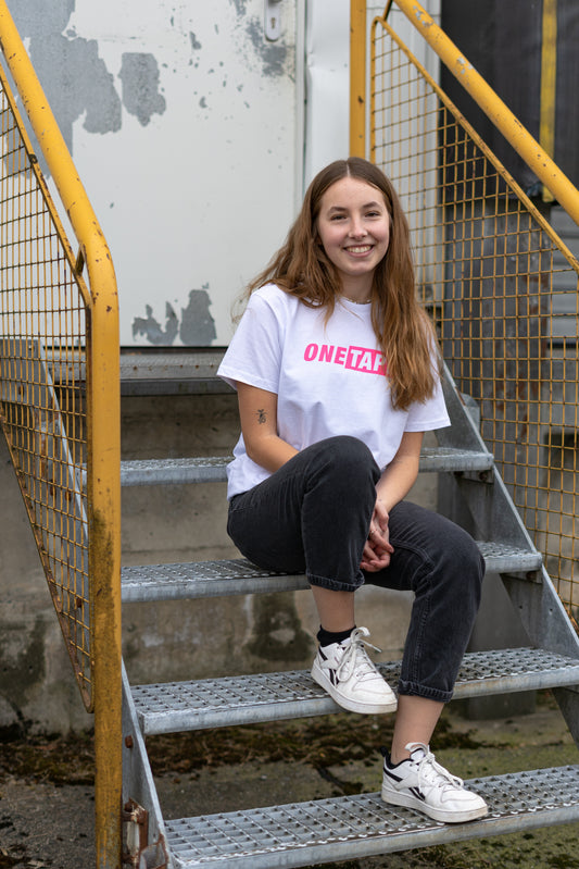 T-Shirt weiß - pinker Schriftzug